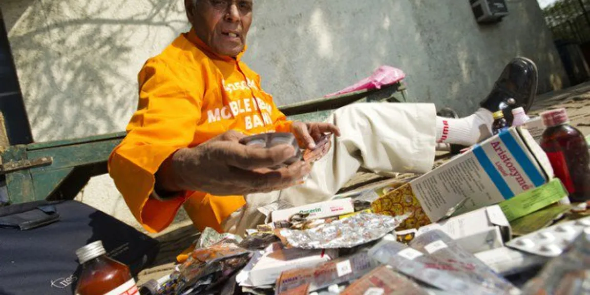خود مشکل میں رہ کر غریبوں کے لئے لاکھوں روپے کی دواؤں کا مفت انتظام کرنے والے 79 سالہ 'میڈیسن بابا'